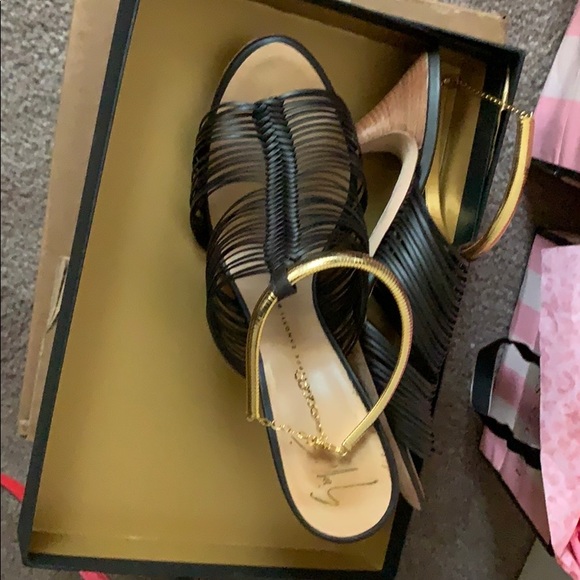 Shoes - Picture 3 of 4